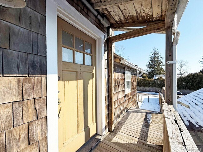 Building Photo - 495 Montauk Hwy