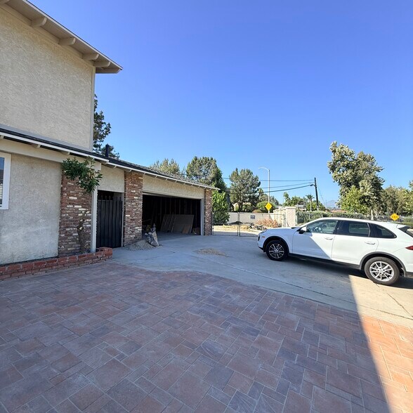 Building Photo - 3417 Castle Rock Rd