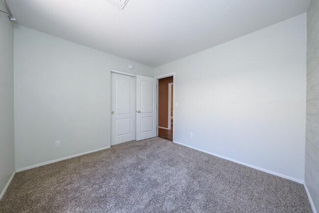Building Photo - 8070 N Wild Aster Way