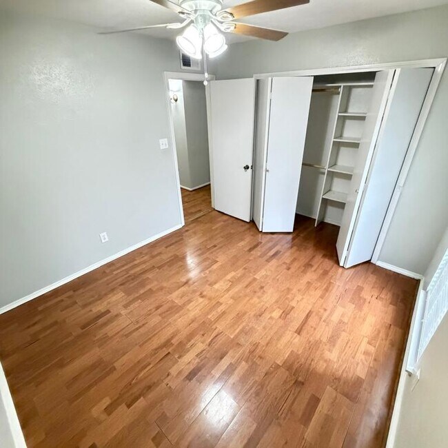 Building Photo - 1721 Brazoria Dr