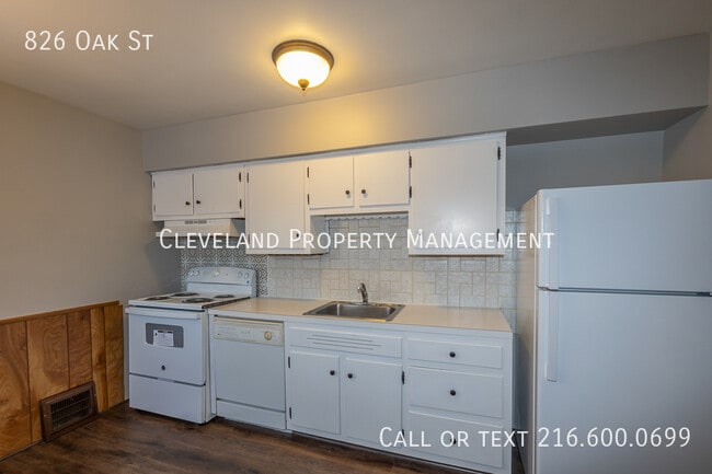 Building Photo - 826 Oak St