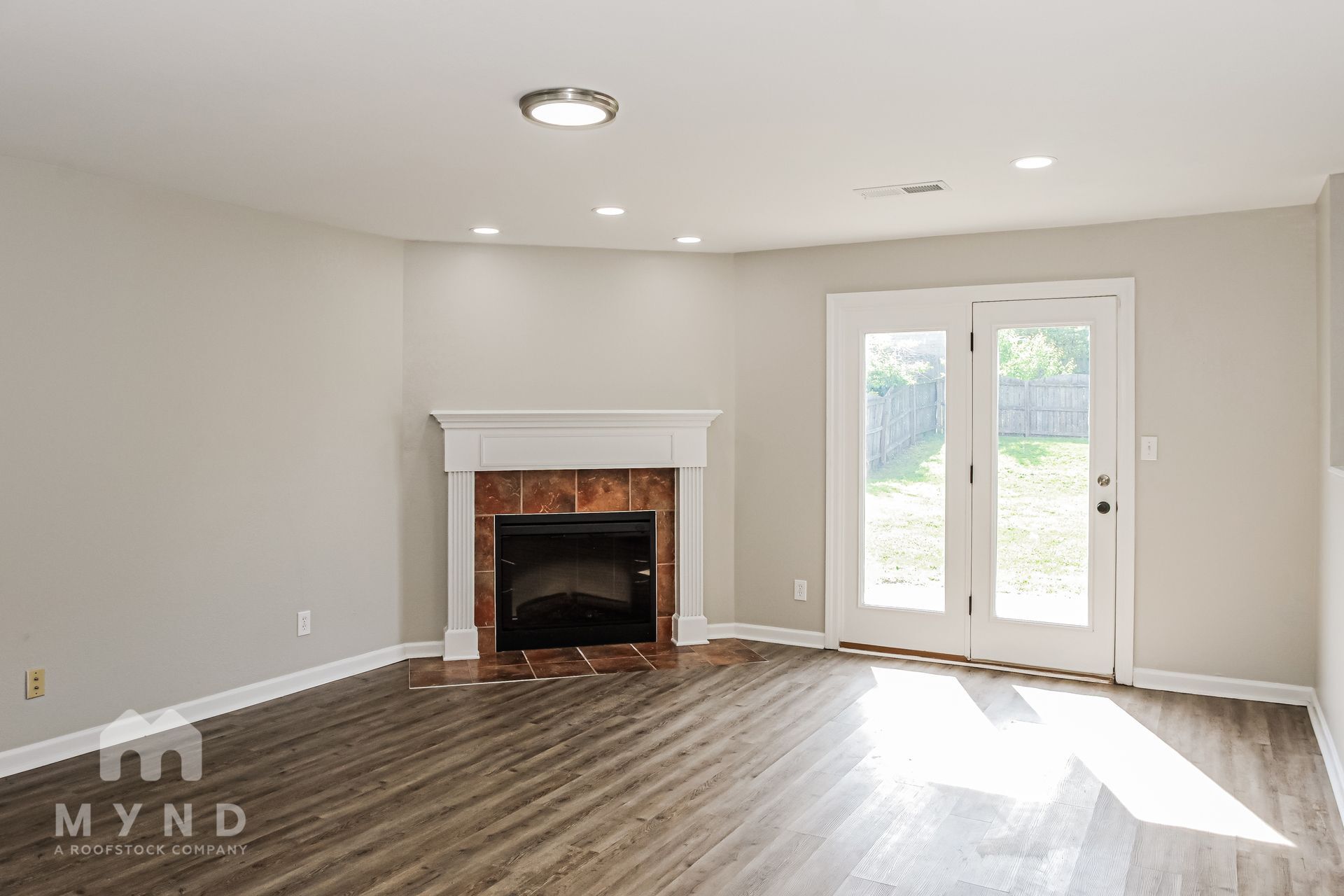 Building Photo - 3225 Lakeland Dr SW