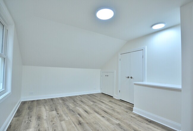 Building Photo - 6311 N Lawndale Ave
