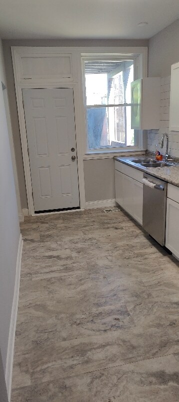 Building Photo - 1221 S Avers Ave