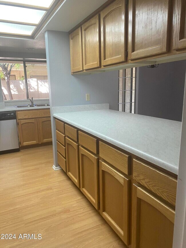 Building Photo - 510 W Fellars Dr