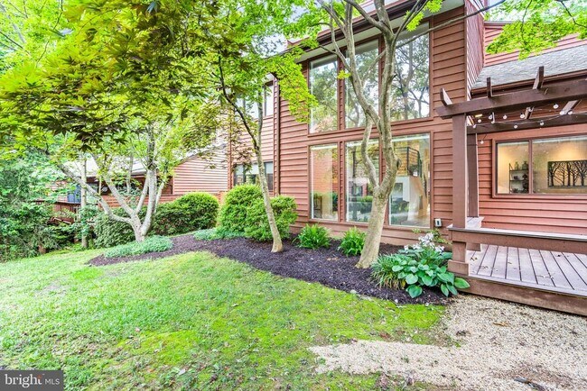Building Photo - 2120 S Bay Ln
