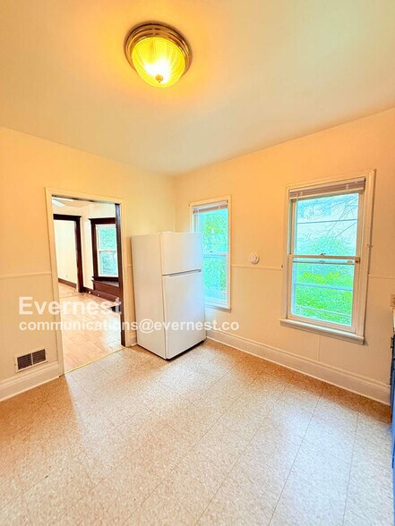 Building Photo - 1031 N Michigan St