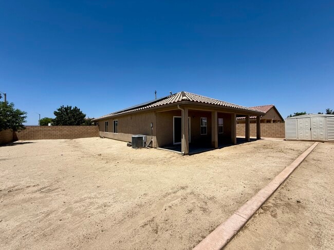 Building Photo - 44608 Avenida Linda