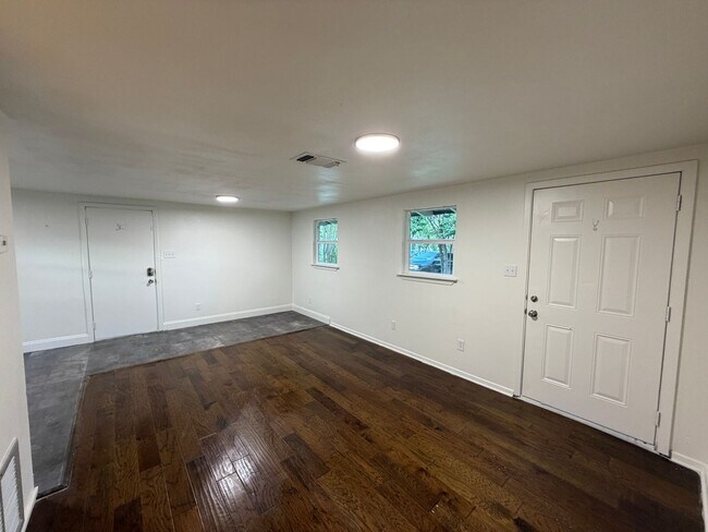 Building Photo - Charming 2BR/1BA Home with Fenced Yard & Mature Trees in Downtown Blanco!