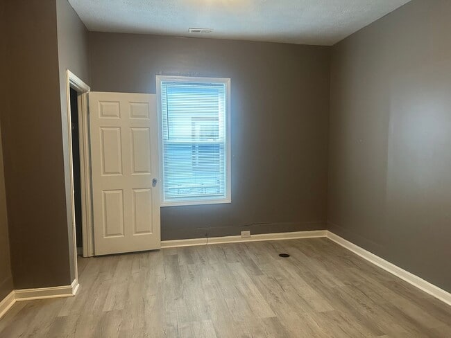 Building Photo - 654 Elm Tree Ln