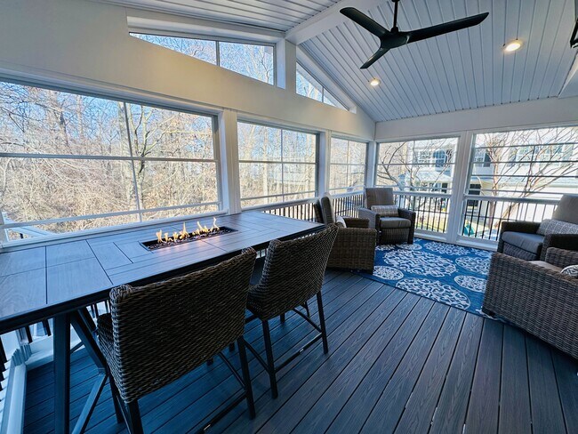 Building Photo - 6694 Huntshire Dr