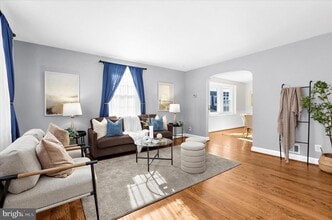 Building Photo - 312 Small Ct