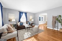 Building Photo - 312 Small Ct