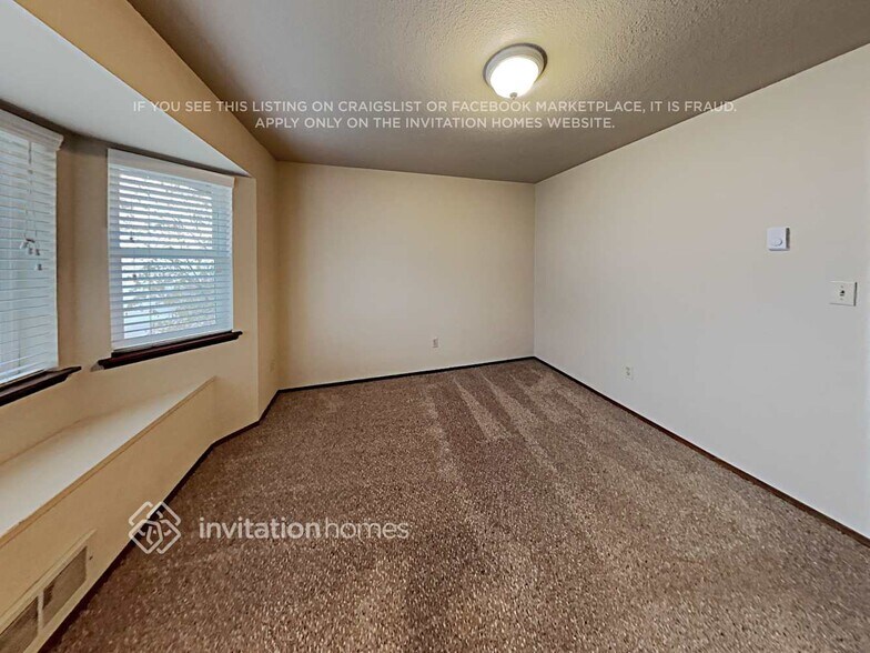 Building Photo - 16412 106th St Ct E