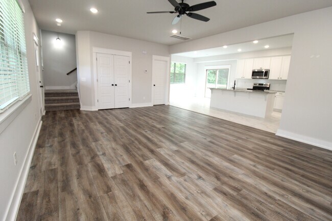 Building Photo - 11 Hillswick Dr
