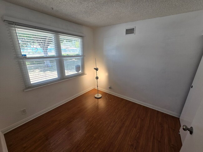 Building Photo - Beautiful 4 Bedroom Home