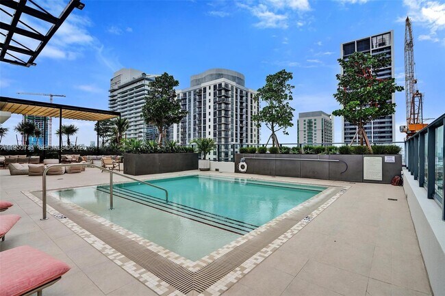 Building Photo - 11 NE 6th St