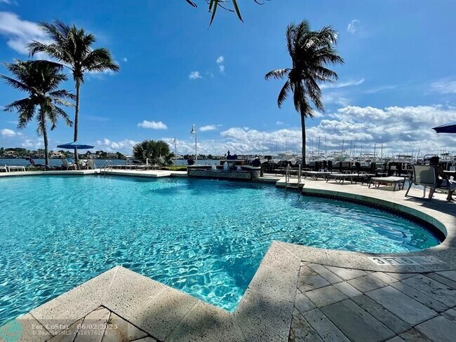 Building Photo - 120 Yacht Club Way