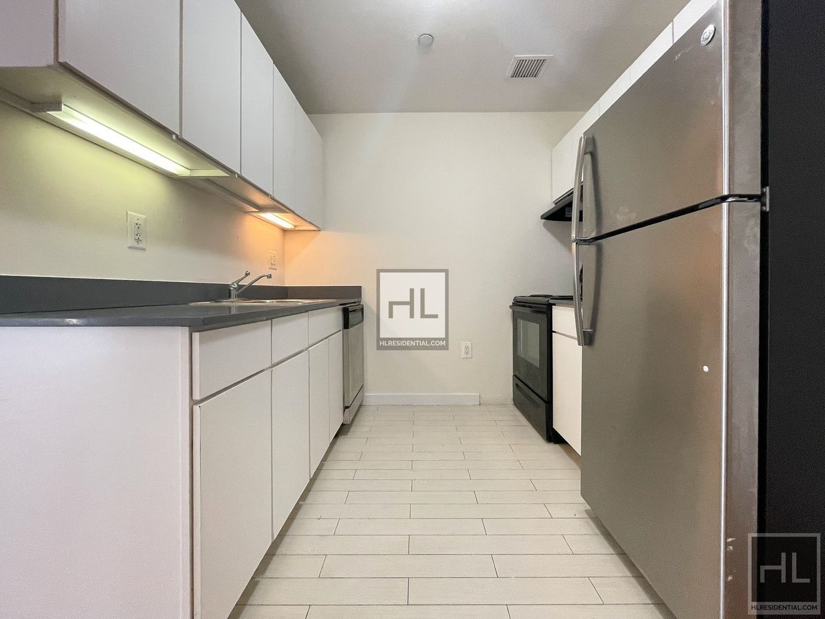 Building Photo - E. Williamsburg Affordable Full-Amenity Bl...