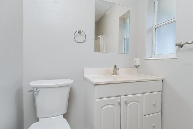 Building Photo - 2026 Sandrala Dr