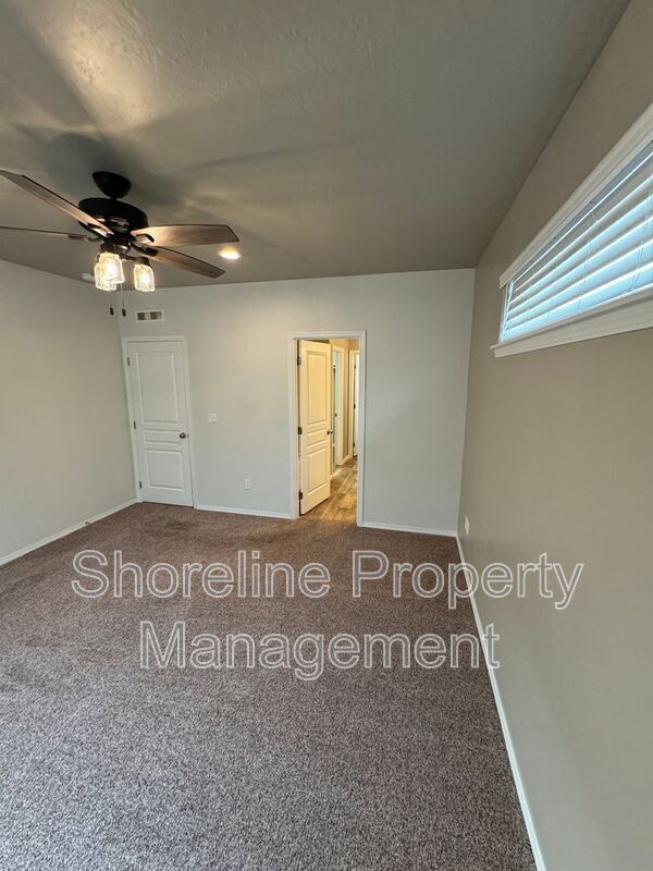 Building Photo - 511 Diamond Lake St