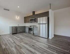 Building Photo - Chic North Central Newer Duplex!