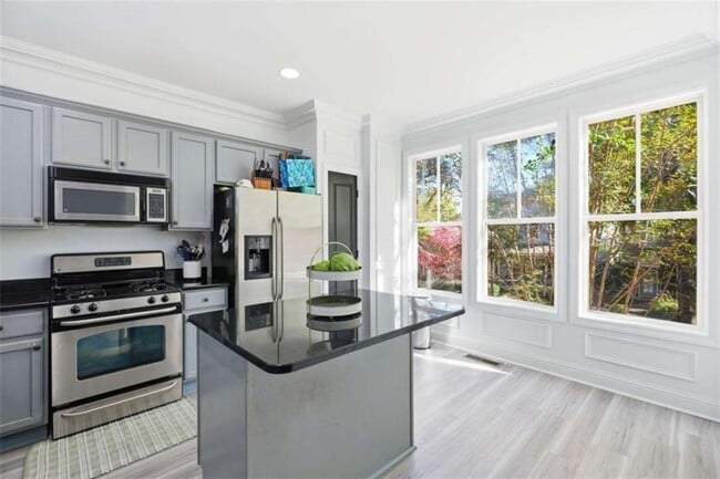 Building Photo - 9931 Mancunian Way