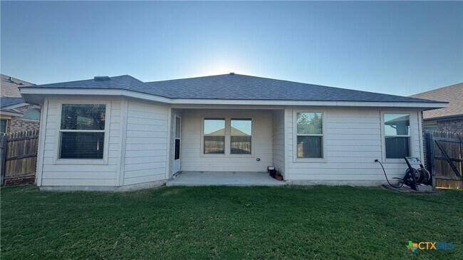 Building Photo - 5305 Fenton Ln