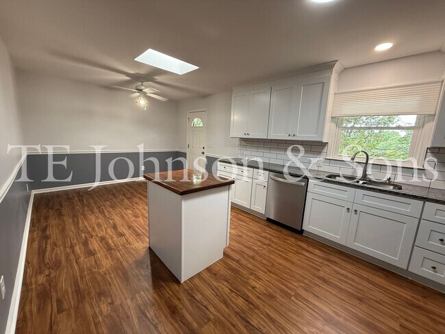 Building Photo - 3 Bedroom Close to Mt. Tabor