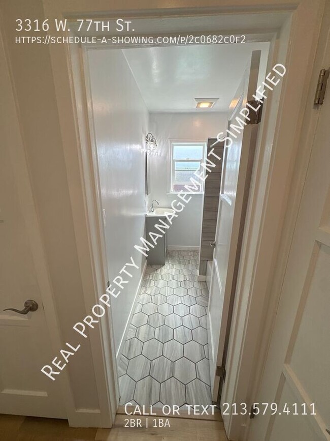 Building Photo - 3316 W 77th St