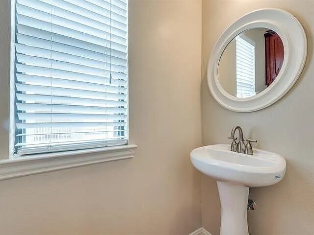 Half Bath - Living Room - 2407 Stutz Dr