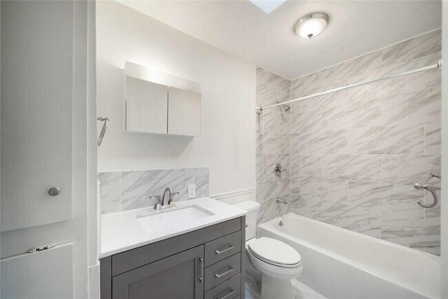 Building Photo - 2806 Skyway Cir