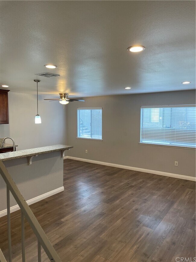 Building Photo - 139 Sinclair Ave