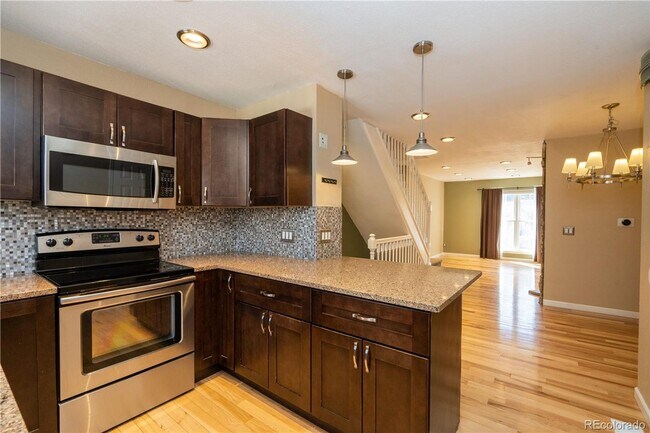 Building Photo - Beautiful Two Bedroom Two Bath Townhome in Indian Creek
