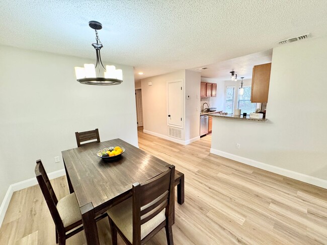 Building Photo - Dr. Phillips 3 Bed 2 Bath For Rent at soug...