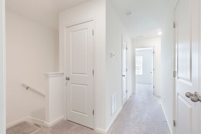 Building Photo - 3529 Cardinal Dr