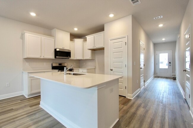 Building Photo - 323 Callie Dr