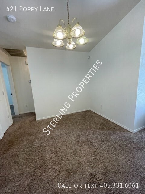 Building Photo - 421 Poppy Ln