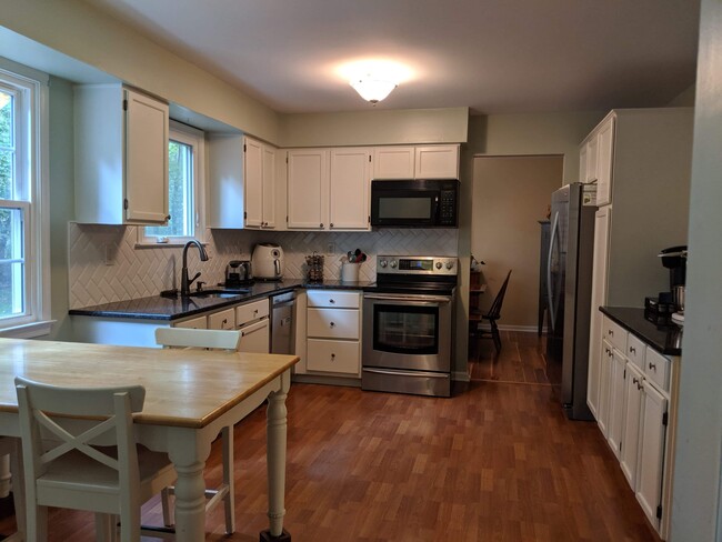 Kitchen - 2042 Fawn Ln