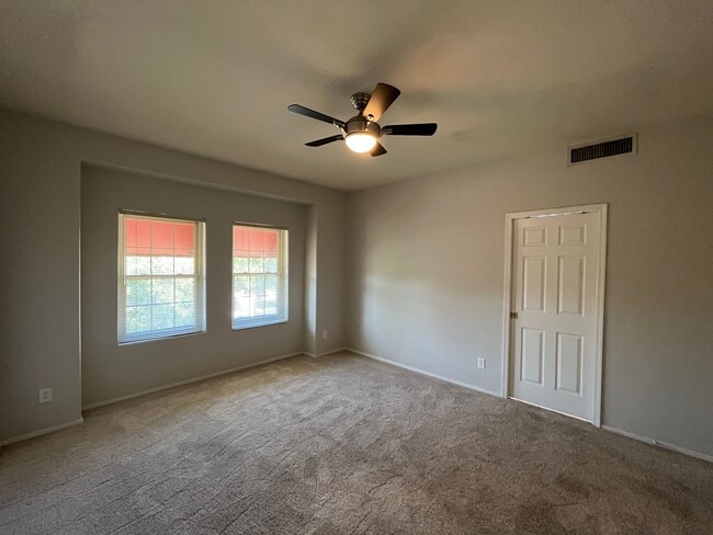 Building Photo - 2 Bedroom Townhome in the Stone Gate Commu...