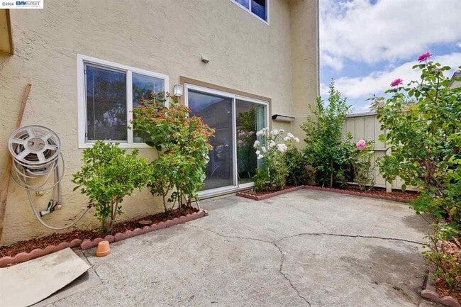 Building Photo - $2,890 / 3 BR - GORGEOUS TOWN HOME IN NORTHGATE AREA OF FREMONT!