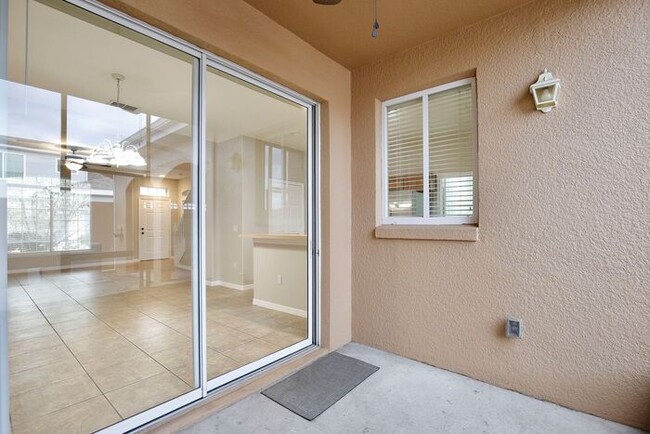 Building Photo - Charming 3/2.5 Spacious Townhome with a 2 ...