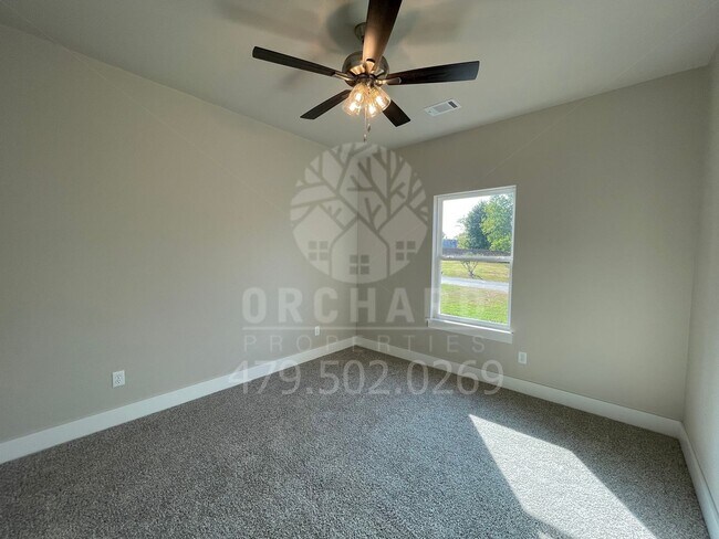 Building Photo - Bella Vista- Single-Family Home- Sought After Creekwood Plan