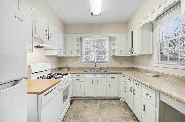 Building Photo - Great Emory Area Rental