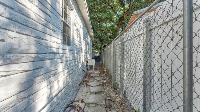 Building Photo - 4651 NW 23rd Ct