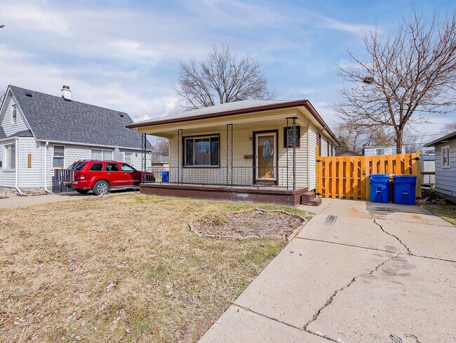 Building Photo - AVAILABLE NOW! SECTION 8 APPROVED! Charming 3-Bedroom Home in Warren!