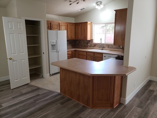 Building Photo - Bright Home with 2 Car Garage