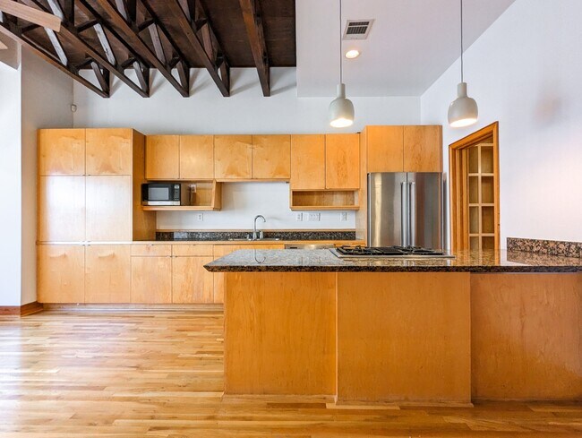 Building Photo - 444 Oxford St