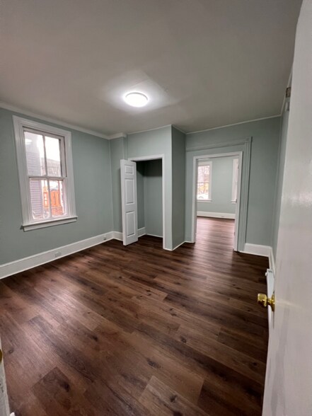 Building Photo - 32 S 14th St