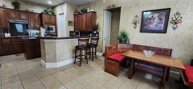 Building Photo - 1001 Llano Trce